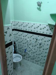 Bathroom Image of 660 Sq.ft 2 BHK Independent House for rent in Alwarpet Chennai for Rs. 30000