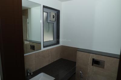 Bathroom Image of 2000 Sq.ft 3 BHK Apartment / Flat for rent in Piramal Aranya, Byculla Mumbai for Rs. 250000