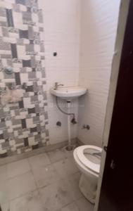 Bathroom Image of 700 Sq.ft 1 BHK Builder Floor for rent in Patel Nagar New Delhi for Rs. 18000