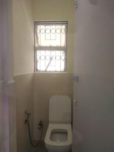 Common Bathroom One Image of 1500 Sq.ft 2 BHK Apartment / Flat for sale in Sarita Vihar New Delhi for Rs. 23500000