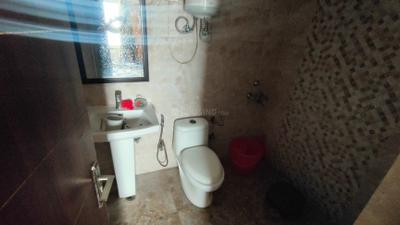 Bathroom Image of 535 Sq.ft 1 RK Apartment / Flat for rent in Supertech Czar Suites, Omicron I Greater Noida for Rs. 18000