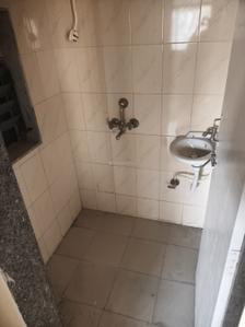 Bathroom Image of 450 Sq.ft 1 BHK Apartment / Flat for rent in Worli Mumbai for Rs. 46000