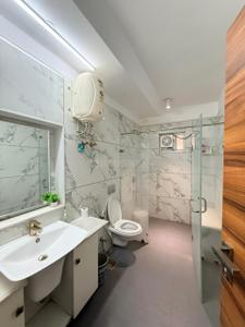 Bathroom Image of 3100 Sq.ft 5 BHK Apartment / Flat for rent in Bawadiya Kalan Bhopal for Rs. 95000