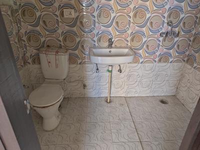 Bathroom Image of 1750 Sq.ft 3 BHK Apartment / Flat for sale in Hindustan HFL Presidency Estate, RIICO Industrial Area Bhiwadi for Rs. 7875000