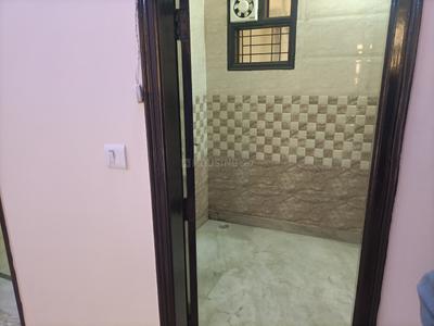 Bathroom Image of 999 Sq.ft 3 BHK Builder Floor for rent in Preet Vihar New Delhi for Rs. 27000