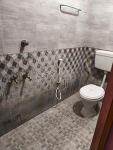 Bathroom Image of 960 Sq.ft 2 BHK Builder Floor for rent in Chromepet Chennai for Rs. 25000