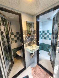 Bathroom Image of 900 Sq.ft 2 BHK Apartment / Flat for rent in Kopar Khairane Navi Mumbai for Rs. 40000