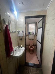 Bathroom Image of Single Occupancy Available In Hall in Malad West, Mumbai