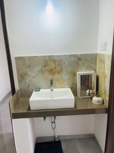Bathroom Image of 1080 Sq.ft 2 BHK Apartment / Flat for rent in Oxy Beaumonde, Viman Nagar Pune for Rs. 50000