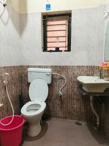 Common Bathroom Image of 1200 Sq.ft 2 BHK Builder Floor for rent in Sahakara Nagar Bengaluru for Rs. 30000