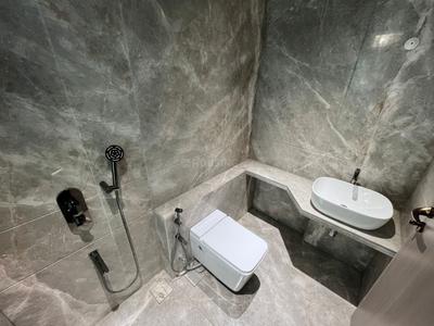 Bathroom Image of 2132 Sq.ft 4 BHK Apartment / Flat for sale in Juhu Mumbai for Rs. 125000000