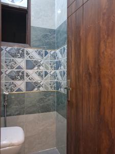 Common Bathroom Image of 1450 Sq.ft 3 BHK Apartment / Flat for sale in Sector 73 Noida for Rs. 6000000
