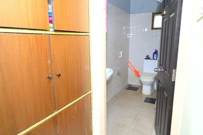 Bathroom Image of 1800 Sq.ft 2 BHK Apartment / Flat for sale in Santhi Nagar Gudivada for Rs. 4800000