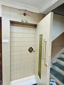 Bathroom Image of 778 Sq.ft 2 BHK Apartment / Flat for rent in Malad West Mumbai for Rs. 80000