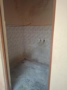 Bathroom Image of 1050 Sq.ft 2 BHK Apartment / Flat for rent in Govindpuram Ghaziabad for Rs. 8000