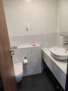 Bathroom Image of 700 Sq.ft 2 BHK Apartment / Flat for sale in New Cuffe Parade Lodha Altia, Sion Mumbai for Rs. 25000000