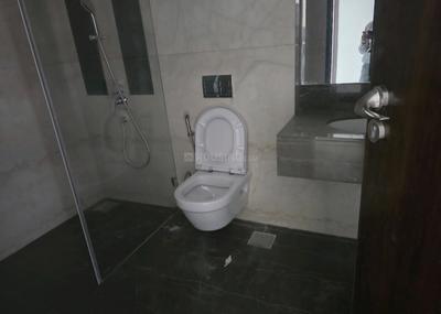 Bathroom Image of 2200 Sq.ft 3 BHK Apartment / Flat for rent in Lokhandwala Minerva, Worli Mumbai for Rs. 360000