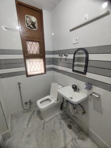 Bathroom Image of 1090 Sq.ft 2 BHK Apartment / Flat for rent in Swaraj Homes Himachal Dhauladhar, Sector 5 Dwarka New Delhi for Rs. 40000