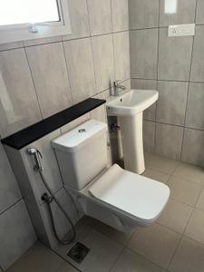 Bathroom Image of 999 Sq.ft 2 BHK Apartment / Flat for sale in Prestige Finsbury Park Hyde, Gummanahalli Bengaluru for Rs. 13000000