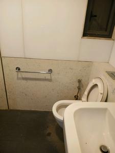 Common Bathroom Image of 1377 Sq.ft 2 BHK Apartment / Flat for sale in Lodha Dioro, Sion Mumbai for Rs. 22500000