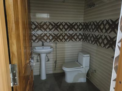 Bathroom Image of 2000 Sq.ft 4 BHK Independent House for rent in Ashok Nagar Varanasi for Rs. 25000