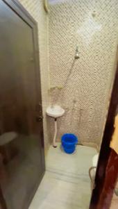 Bathroom Image of 450 Sq.ft 1 BHK Builder Floor for rent in Krishna Nagar New Delhi for Rs. 10500