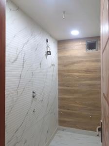 Common Bathroom Image of 600 Sq.ft 2 BHK Builder Floor for sale in Mahavir Enclave New Delhi for Rs. 6200000
