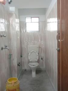 Common Bathroom Two Image of 955 Sq.ft 2 BHK Apartment / Flat for sale in South Dum Dum Kolkata for Rs. 4300000