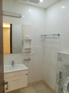 Bathroom Image of 1000 Sq.ft 2 BHK Independent House for rent in RWA Lajpat Nagar 4 Colonies, Lajpat Nagar New Delhi for Rs. 60000