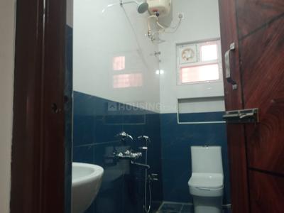 Bathroom Image of 1400 Sq.ft 3 BHK Builder Floor for rent in Arumbakkam Chennai for Rs. 47000