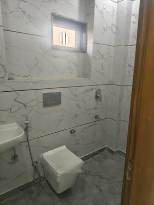 Bathroom Image of 800 Sq.ft 3 BHK Builder Floor for rent in Shastri Nagar New Delhi for Rs. 28000