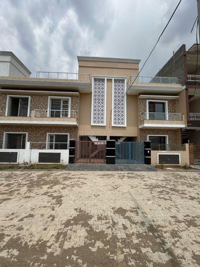 3 BHK LUXURY VILLA NEAR CHANDIGARH Main Image 1