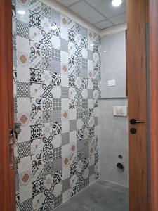 Common Bathroom Image of 1900 Sq.ft 4 BHK Apartment / Flat for sale in Triveni Homz, Sector 104 Noida for Rs. 8500000