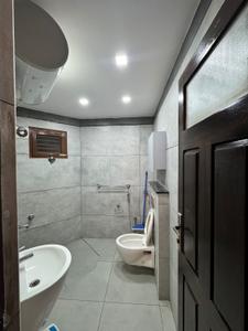 Bathroom Image of 2500 Sq.ft 3 BHK Apartment / Flat for rent in Halasuru Bengaluru for Rs. 200000