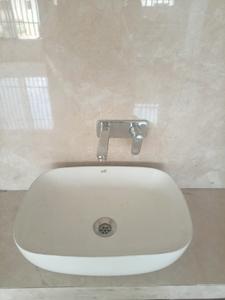Bathroom Image of 1450 Sq.ft 3 BHK Apartment / Flat for rent in Jagtap Nagar Nashik for Rs. 25000