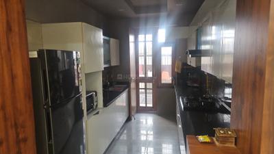Kitchen Image of 2500 Sq.ft 3 BHK Builder Floor for rent in Sector 41 Noida for Rs. 60000