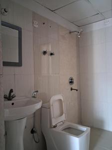 Common Bathroom Image of 1420 Sq.ft 3 BHK Apartment / Flat for sale in Amrapali Silicon City, Sector 76 Noida for Rs. 15800000