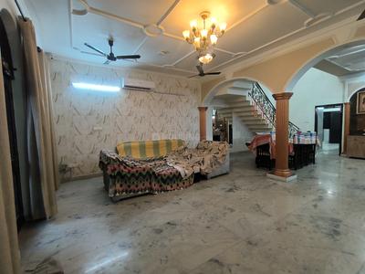 Hall Image of 3500 Sq.ft 3.5 BHK Independent House for rent in Sector 40 Noida for Rs. 125000