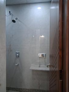 Common Bathroom Image of 1050 Sq.ft 2 BHK Apartment / Flat for sale in Sector 73 Noida for Rs. 4000011