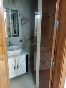 Bathroom Image of 1900 Sq.ft 3 BHK Builder Floor for rent in Swaraj Homes Saini Enclave RWA, Karkardooma New Delhi for Rs. 50000