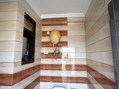 Bathroom Image of 1080 Sq.ft 1 BHK Independent House for rent in Sector 7 Dwarka New Delhi for Rs. 15000