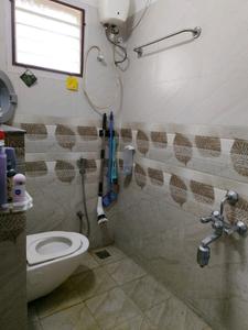 Bathroom Image of 815 Sq.ft 2 BHK Apartment / Flat for sale in Pearl Castle, Thoraipakkam Chennai for Rs. 8200000