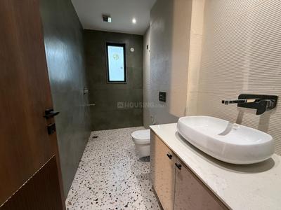 Bathroom Image of 2700 Sq.ft 4 BHK Builder Floor for sale in Ansal Esencia Sector 67, Sector 67 Gurgaon for Rs. 30000000