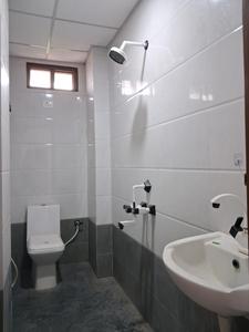 Common Bathroom Image of 1150 Sq.ft 3 BHK Apartment / Flat for sale in Sector 49 Noida for Rs. 5000000