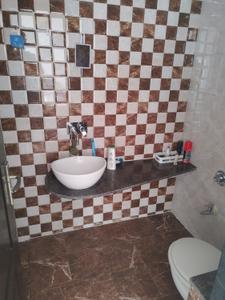 Bathroom Image of 1773 Sq.ft 3 BHK Apartment / Flat for sale in Rushabhdev Sharan Sapphire, Koteshwar Ahmedabad for Rs. 8200000