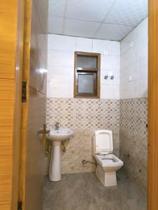 Common Bathroom Image of 1350 Sq.ft 3 BHK Builder Floor for sale in Indirapuram Ghaziabad for Rs. 10500000