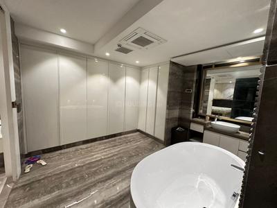 Bathroom Image of 2800 Sq.ft 4 BHK Apartment / Flat for sale in Ivory County Phase 1, Sector 115 Noida for Rs. 63000000