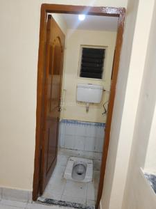 Bathroom Image of 290 Sq.ft 1 RK Apartment / Flat for rent in Mankhurd Mumbai for Rs. 11000