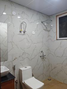 Bathroom Image of 450 Sq.ft 1 RK Apartment / Flat for rent in Sector 128 Noida for Rs. 20000
