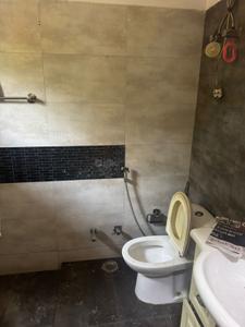 Bathroom Image of 1800 Sq.ft 3 BHK Independent House for rent in Kirti Nagar New Delhi for Rs. 75000